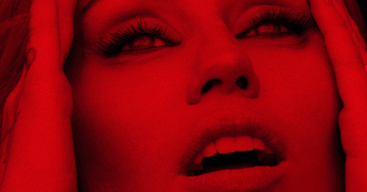 Miley Cyrus dévoile le clip très cinématographique de « Different Religion »